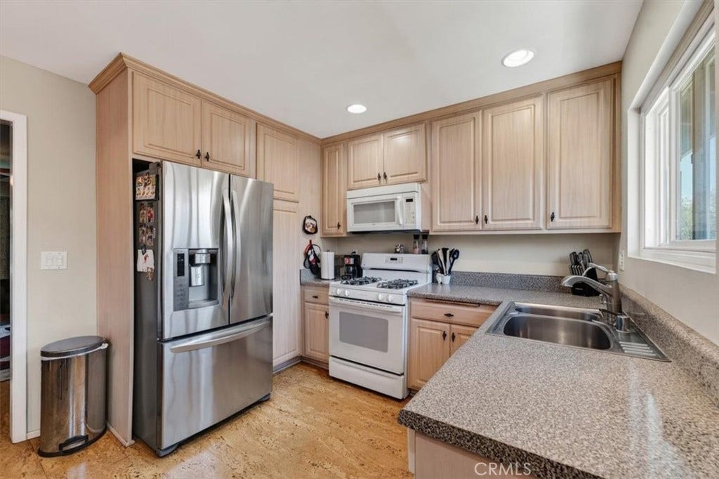 660 S Glassell, #12, Orange, CA 92866 660 S Glassell, #12, Orange, CA 92866