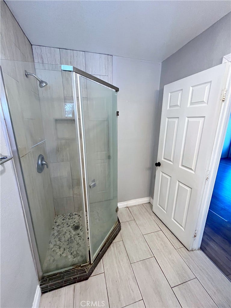 411 S Hewes, Orange, CA 92869 411 S Hewes, Orange, CA 92869