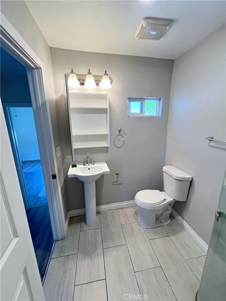 411 S Hewes, Orange, CA 92869 411 S Hewes, Orange, CA 92869