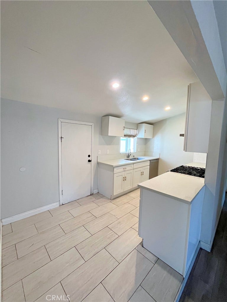 411 S Hewes, Orange, CA 92869 411 S Hewes, Orange, CA 92869