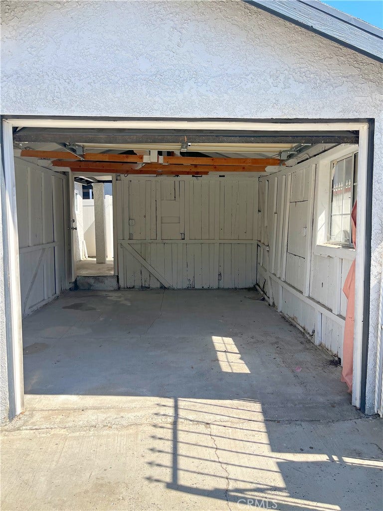 411 S Hewes, Orange, CA 92869 411 S Hewes, Orange, CA 92869