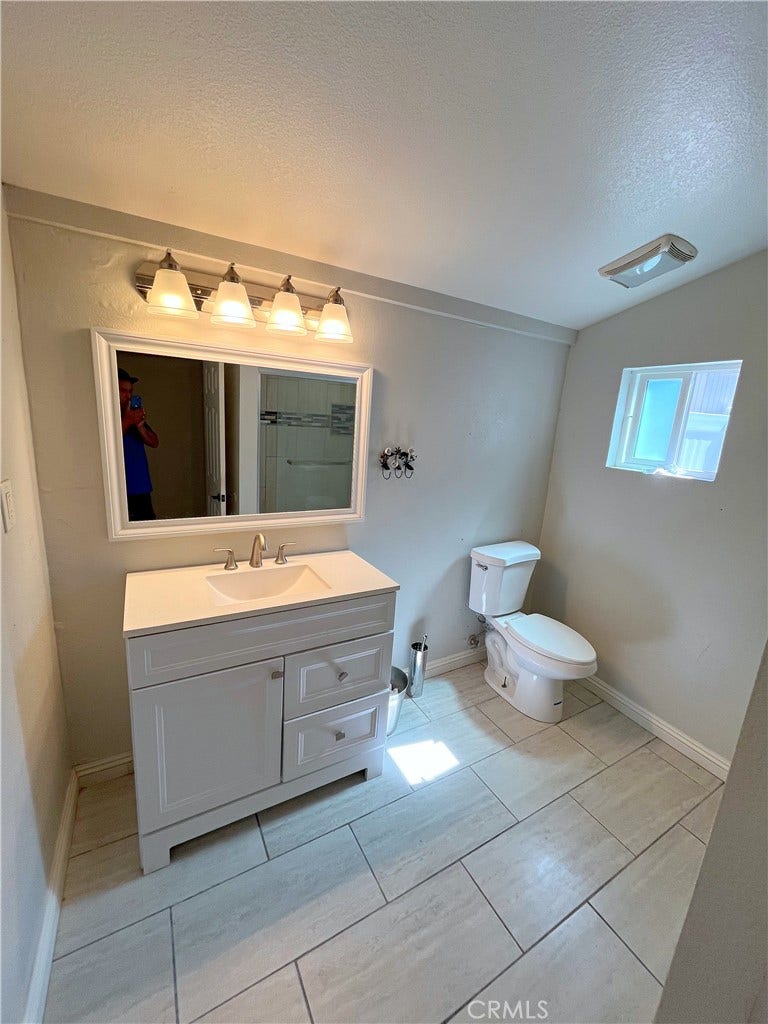 411 S Hewes, Orange, CA 92869 411 S Hewes, Orange, CA 92869