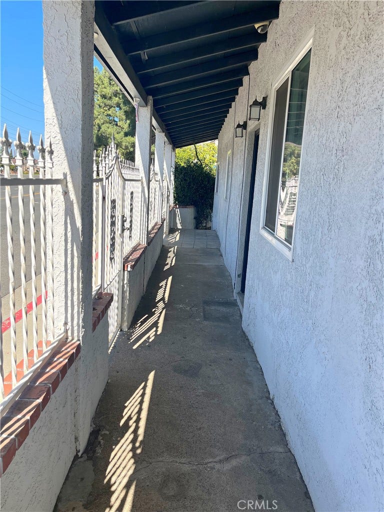 411 S Hewes, Orange, CA 92869 411 S Hewes, Orange, CA 92869