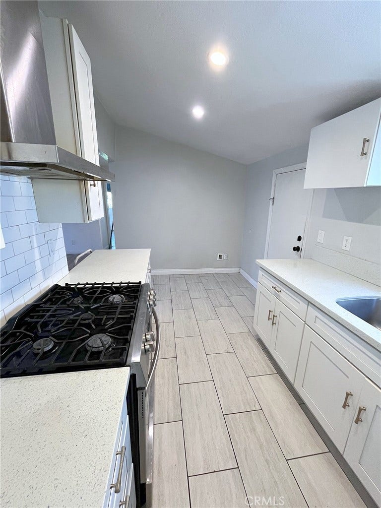 411 S Hewes, Orange, CA 92869 411 S Hewes, Orange, CA 92869