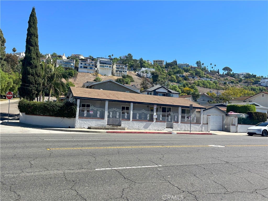 411 S Hewes, Orange, CA 92869 411 S Hewes, Orange, CA 92869