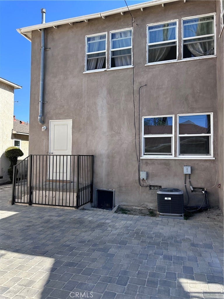 824 W Glenoaks, Glendale, CA 91202 824 W Glenoaks, Glendale, CA 91202