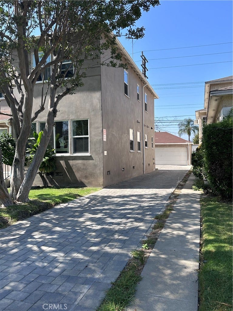 824 W Glenoaks, Glendale, CA 91202 824 W Glenoaks, Glendale, CA 91202