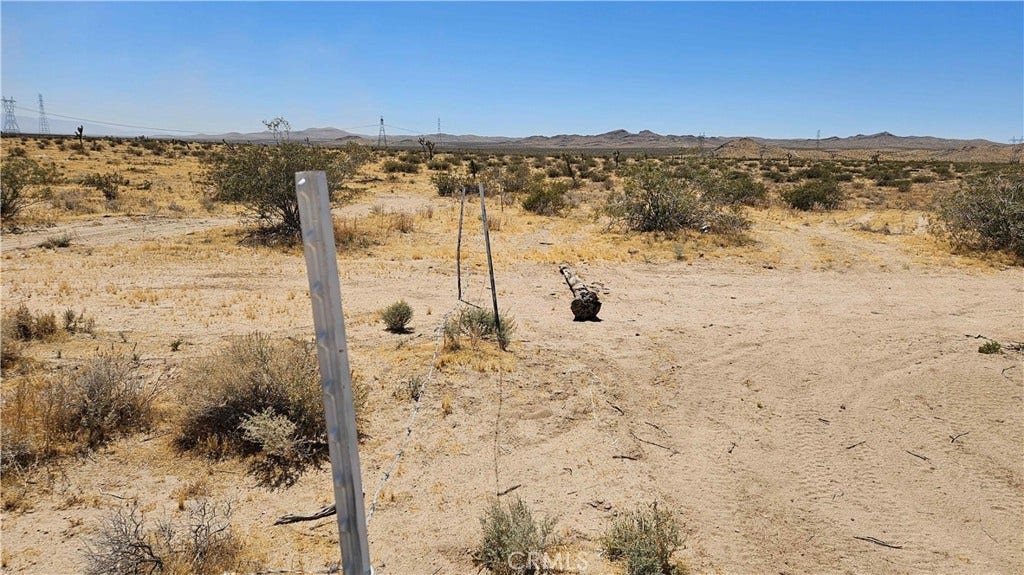 24204 Aster Road, Adelanto, CA 92301 24204 Aster Road, Adelanto, CA 92301
