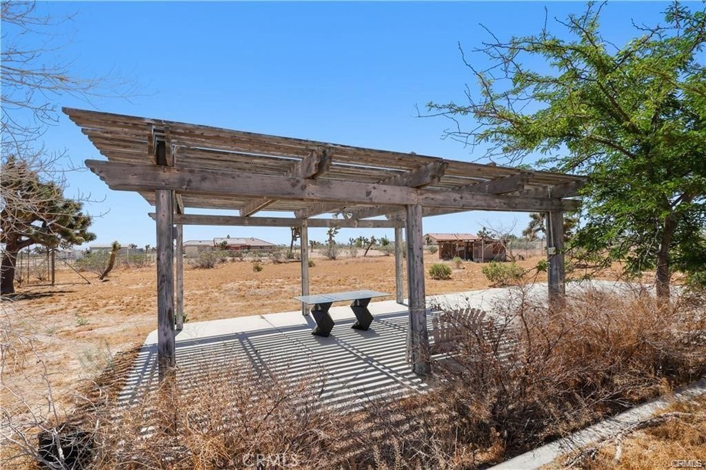 13227 Smith Road, Phelan, CA 92371 13227 Smith Road, Phelan, CA 92371
