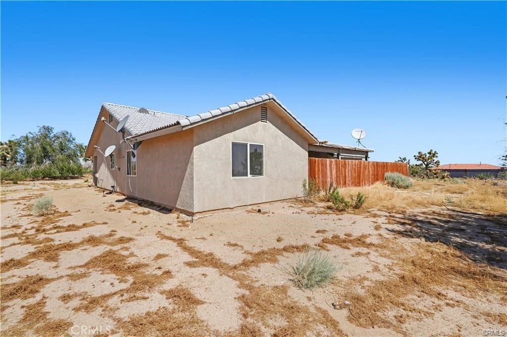 13227 Smith Road, Phelan, CA 92371 13227 Smith Road, Phelan, CA 92371