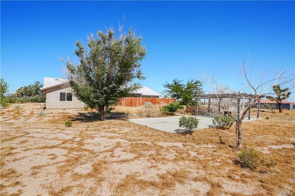 13227 Smith Road, Phelan, CA 92371 13227 Smith Road, Phelan, CA 92371