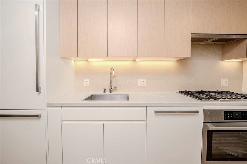 877 Francisco, #1717, Los Angeles, CA 90017 877 Francisco, #1717, Los Angeles, CA 90017