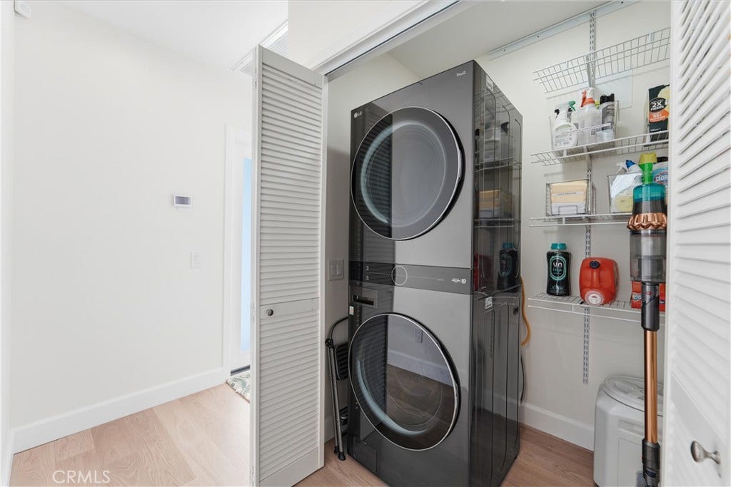 Washer/dryer included