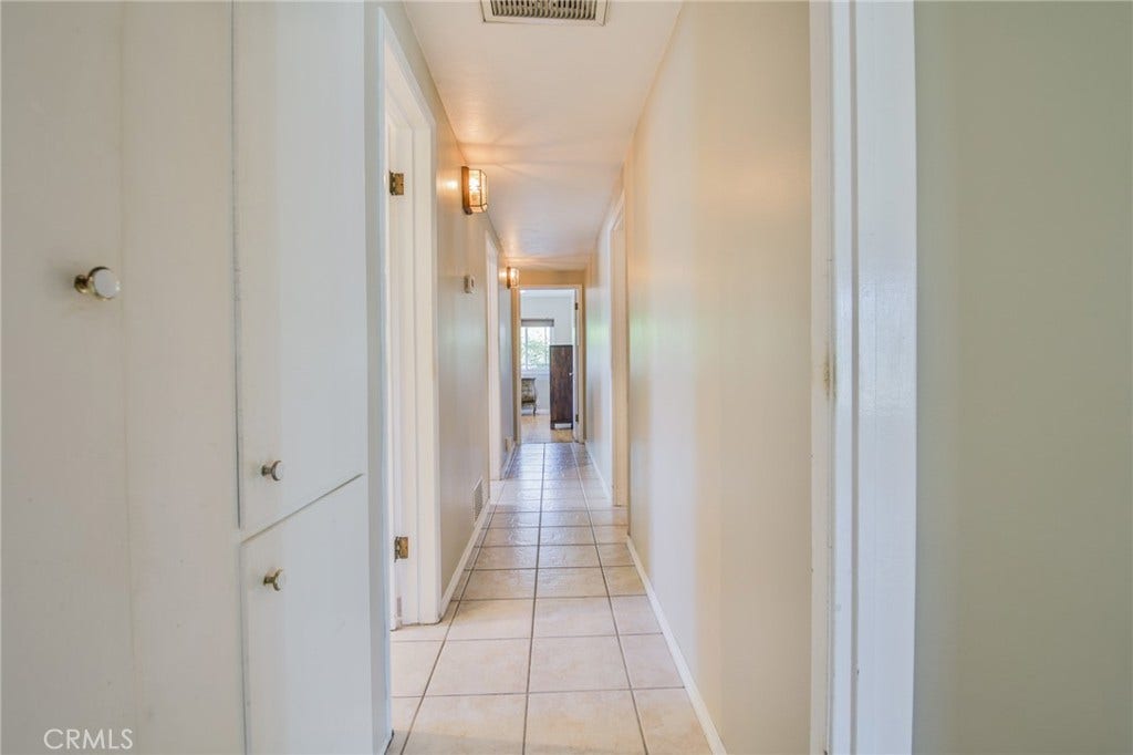 11231 Tigrina Avenue, Whittier, CA 90603 Hallway