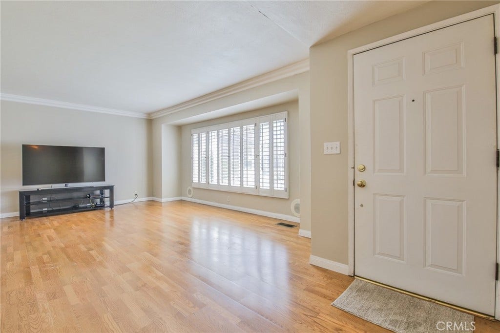 11231 Tigrina Avenue, Whittier, CA 90603 Livingroom Entrance