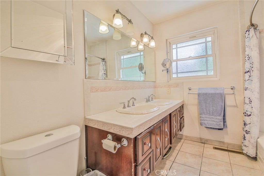 11231 Tigrina Avenue, Whittier, CA 90603 Guest Bathroom