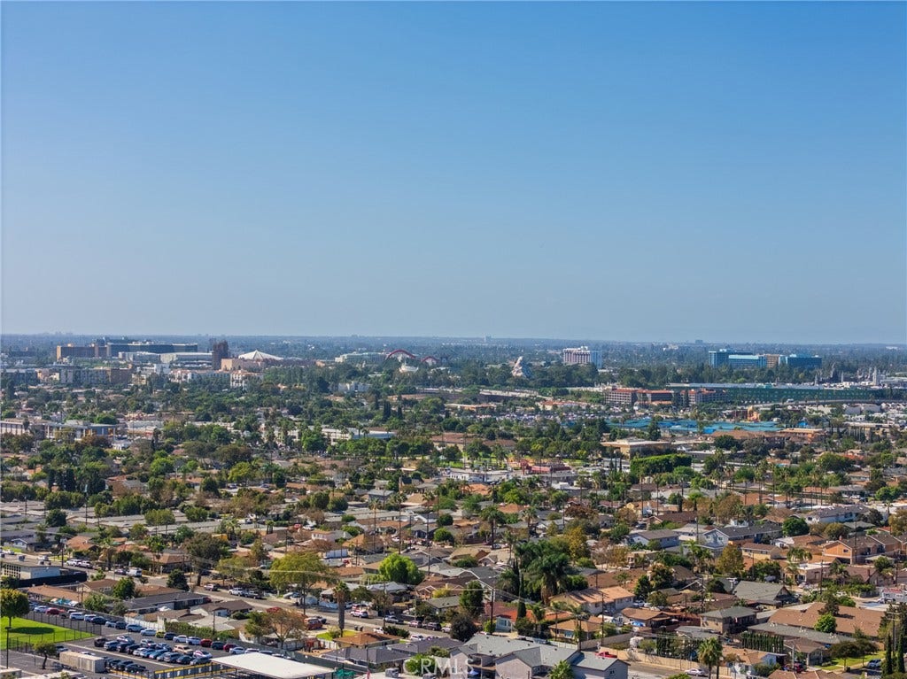 711 E Valencia, Anaheim, CA 92805