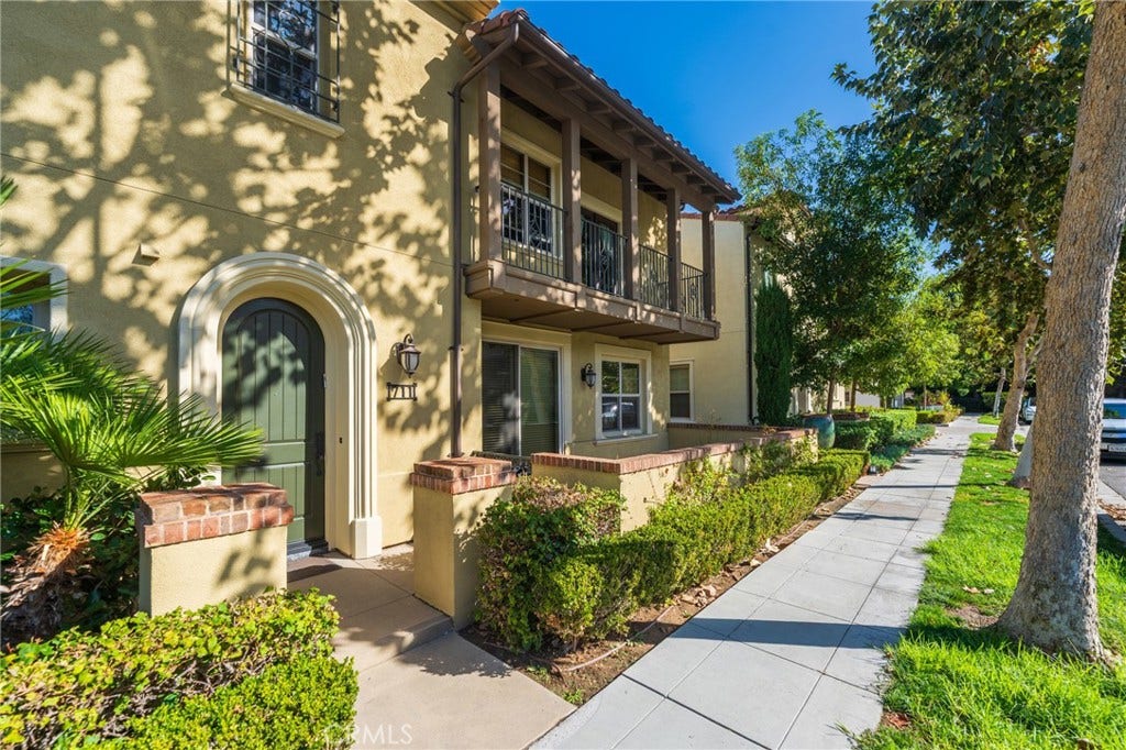 711 E Valencia, Anaheim, CA 92805