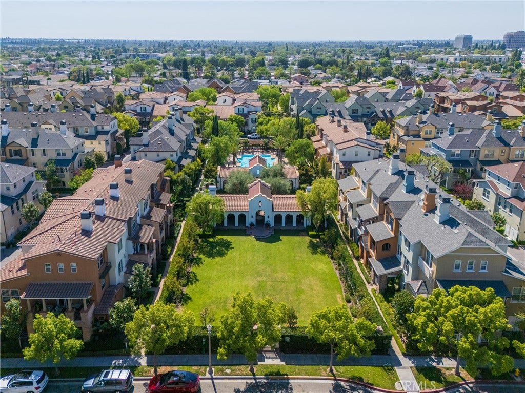 711 E Valencia, Anaheim, CA 92805