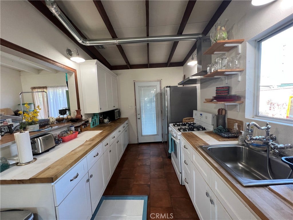 305 E Valencia, Fullerton, CA 92832 305 E Valencia, Fullerton, CA 92832