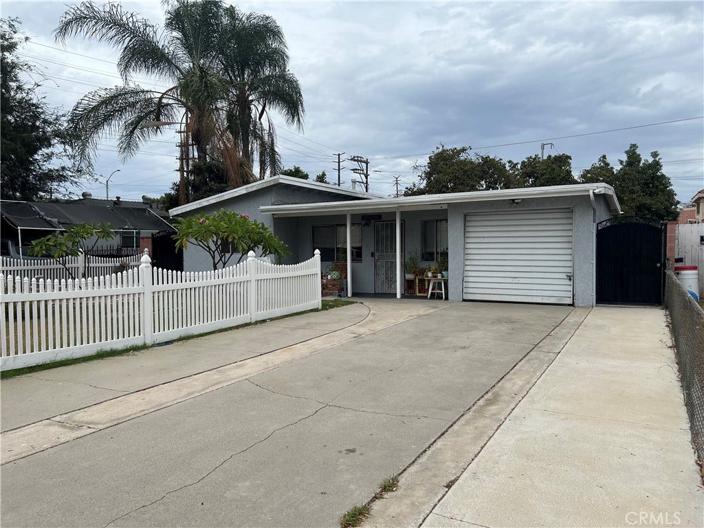 305 E Valencia, Fullerton, CA 92832 305 E Valencia, Fullerton, CA 92832