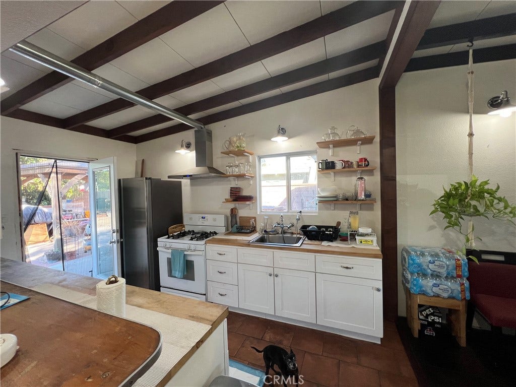 305 E Valencia, Fullerton, CA 92832 305 E Valencia, Fullerton, CA 92832