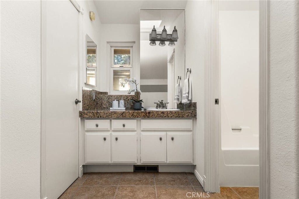 4900 E Chapman, #109, Orange, CA 92869 4900 E Chapman, #109, Orange, CA 92869