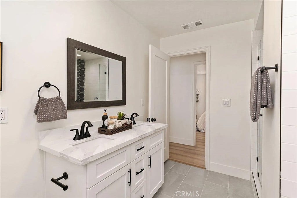 1050 S Plymouth, Los Angeles, CA 90019 1050 S Plymouth, Los Angeles, CA 90019