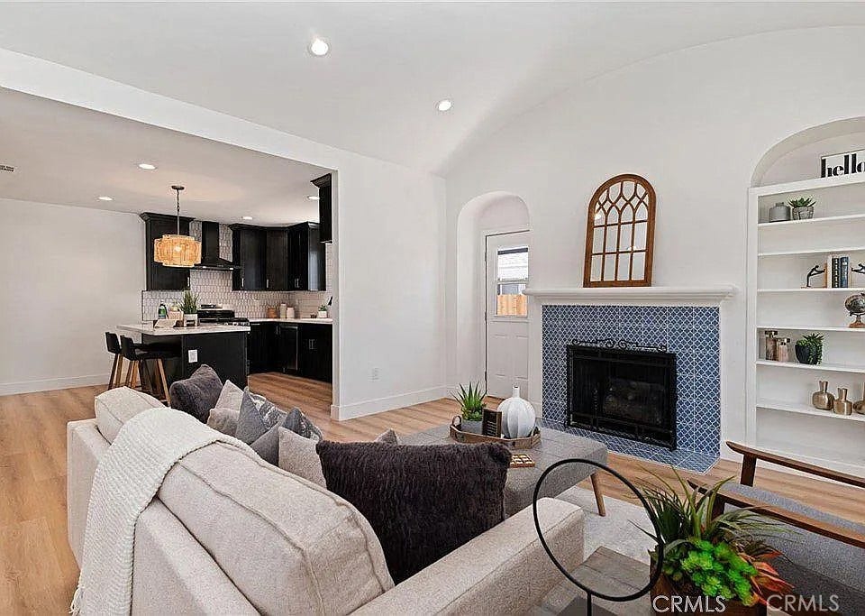 1050 S Plymouth, Los Angeles, CA 90019 1050 S Plymouth, Los Angeles, CA 90019