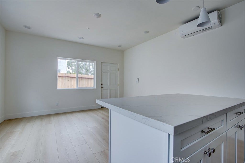 1050 S Plymouth, Los Angeles, CA 90019 1050 S Plymouth, Los Angeles, CA 90019