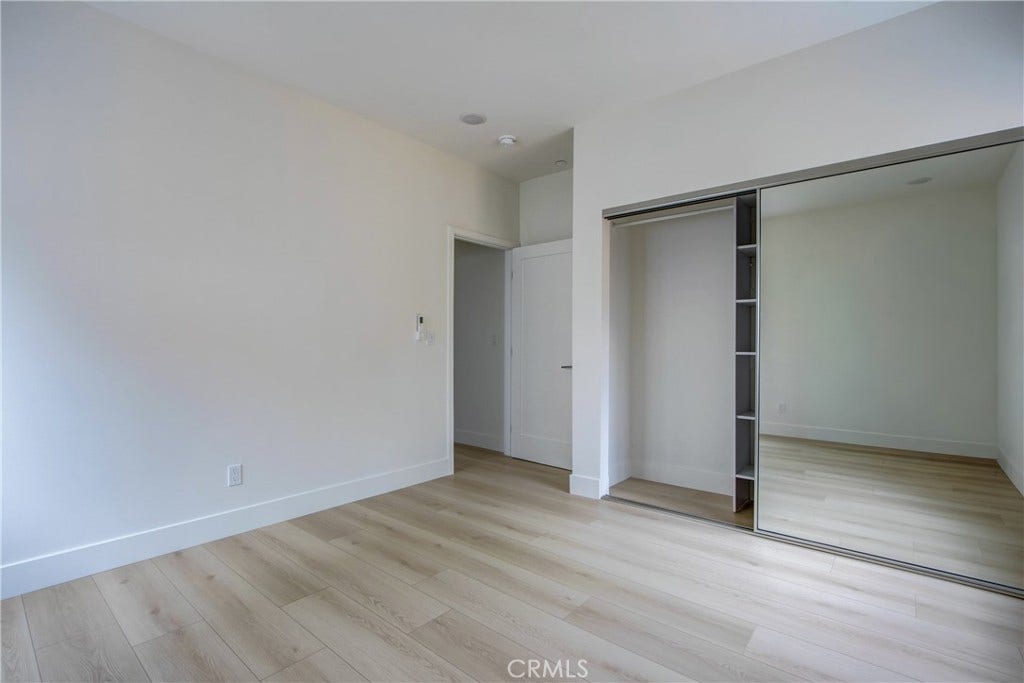 1050 S Plymouth, Los Angeles, CA 90019 1050 S Plymouth, Los Angeles, CA 90019