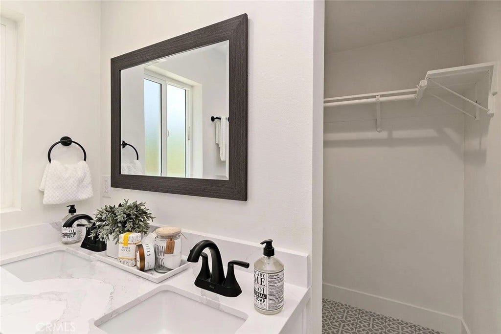 1050 S Plymouth, Los Angeles, CA 90019 1050 S Plymouth, Los Angeles, CA 90019