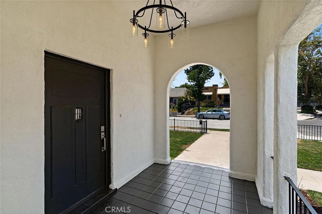 1050 S Plymouth, Los Angeles, CA 90019 1050 S Plymouth, Los Angeles, CA 90019