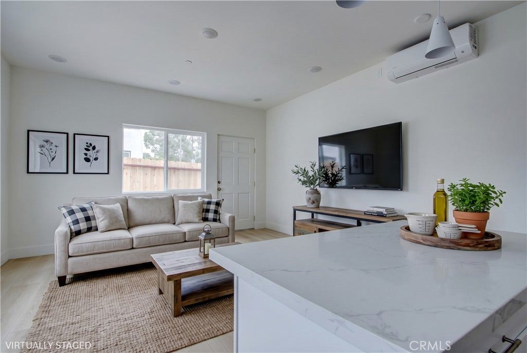 1050 S Plymouth, Los Angeles, CA 90019 Virtually Staged