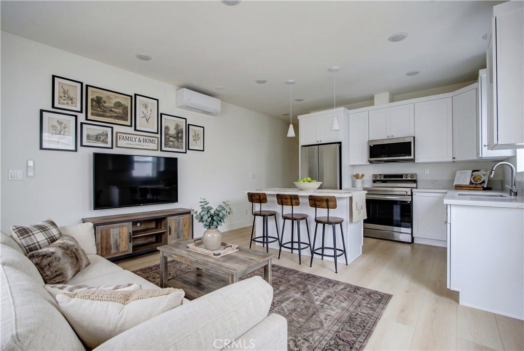 1050 S Plymouth, Los Angeles, CA 90019 Virtually Staged