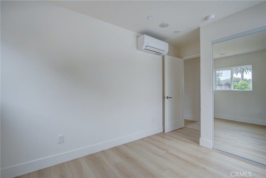 1050 S Plymouth, Los Angeles, CA 90019 1050 S Plymouth, Los Angeles, CA 90019