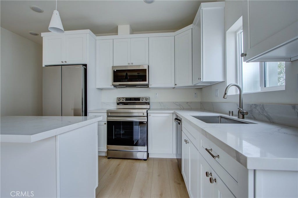 1050 S Plymouth, Los Angeles, CA 90019 1050 S Plymouth, Los Angeles, CA 90019