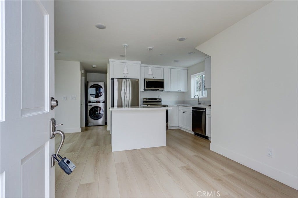 1050 S Plymouth, Los Angeles, CA 90019 1050 S Plymouth, Los Angeles, CA 90019