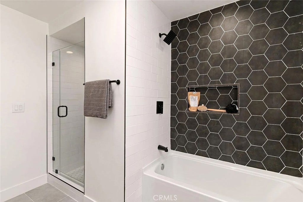 1050 S Plymouth, Los Angeles, CA 90019 1050 S Plymouth, Los Angeles, CA 90019