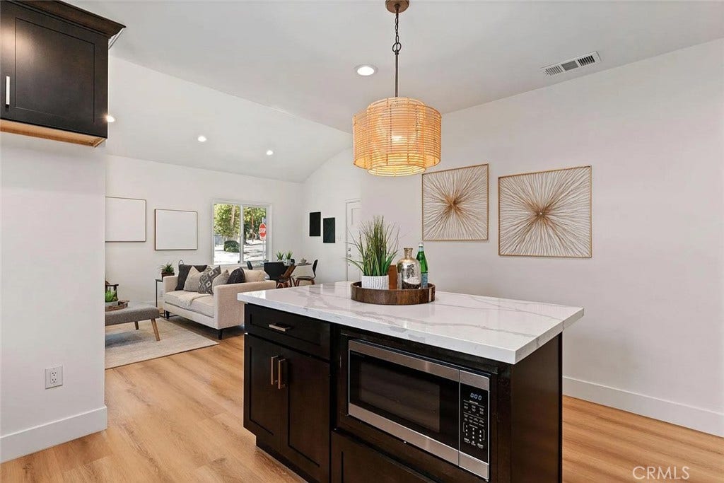 1050 S Plymouth, Los Angeles, CA 90019 1050 S Plymouth, Los Angeles, CA 90019