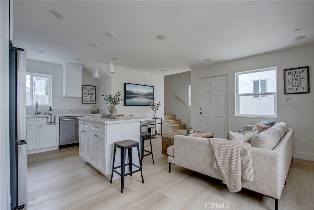 1050 S Plymouth, Los Angeles, CA 90019 Virtually Staged