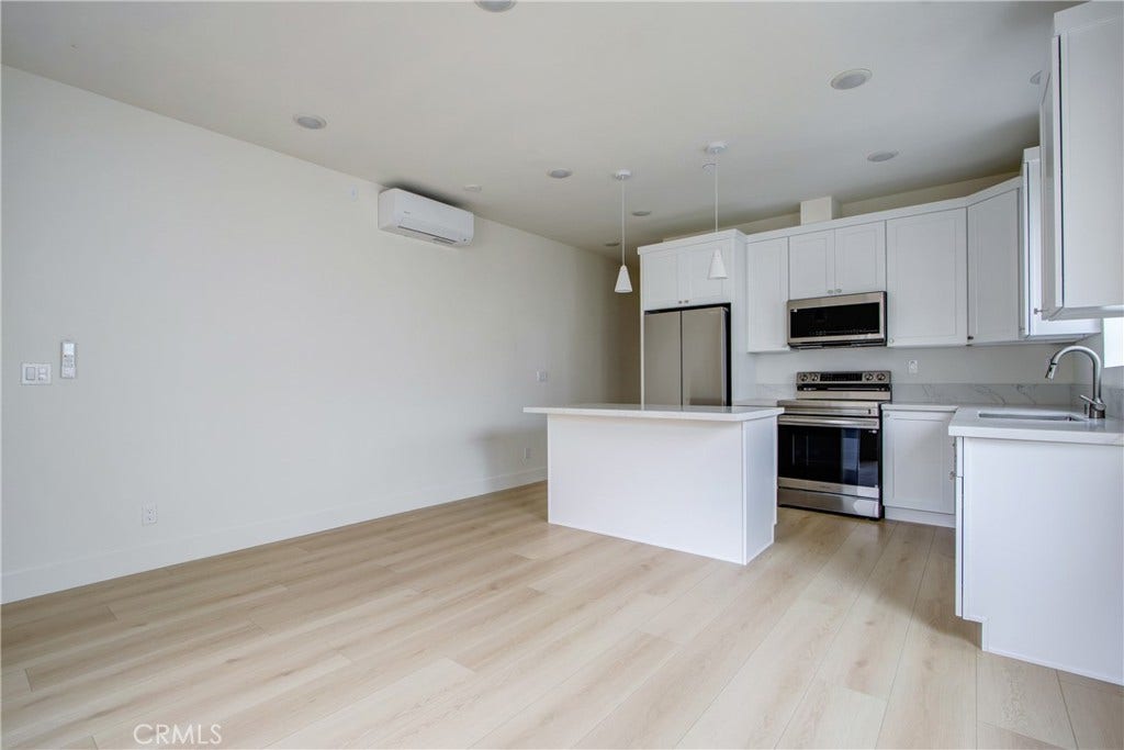 1050 S Plymouth, Los Angeles, CA 90019 1050 S Plymouth, Los Angeles, CA 90019