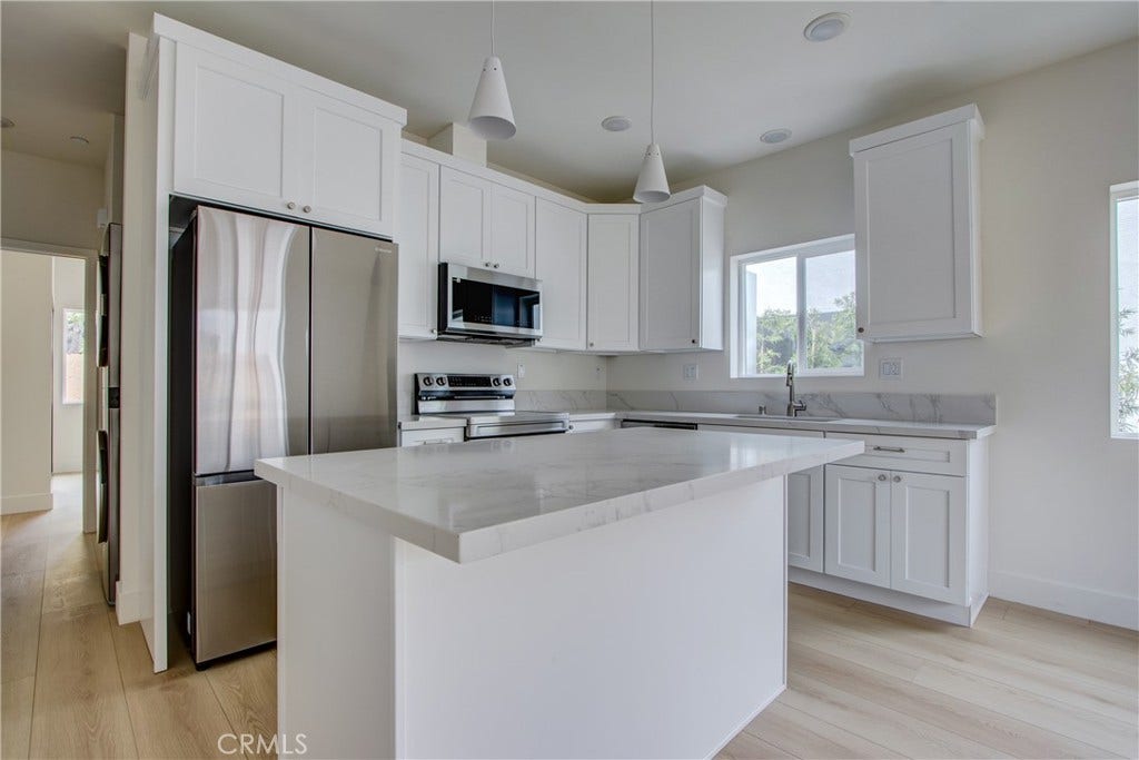 1050 S Plymouth, Los Angeles, CA 90019 1050 S Plymouth, Los Angeles, CA 90019
