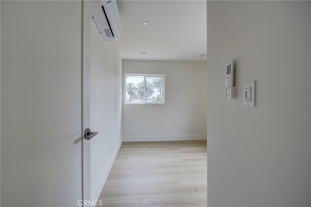 1050 S Plymouth, Los Angeles, CA 90019 1050 S Plymouth, Los Angeles, CA 90019