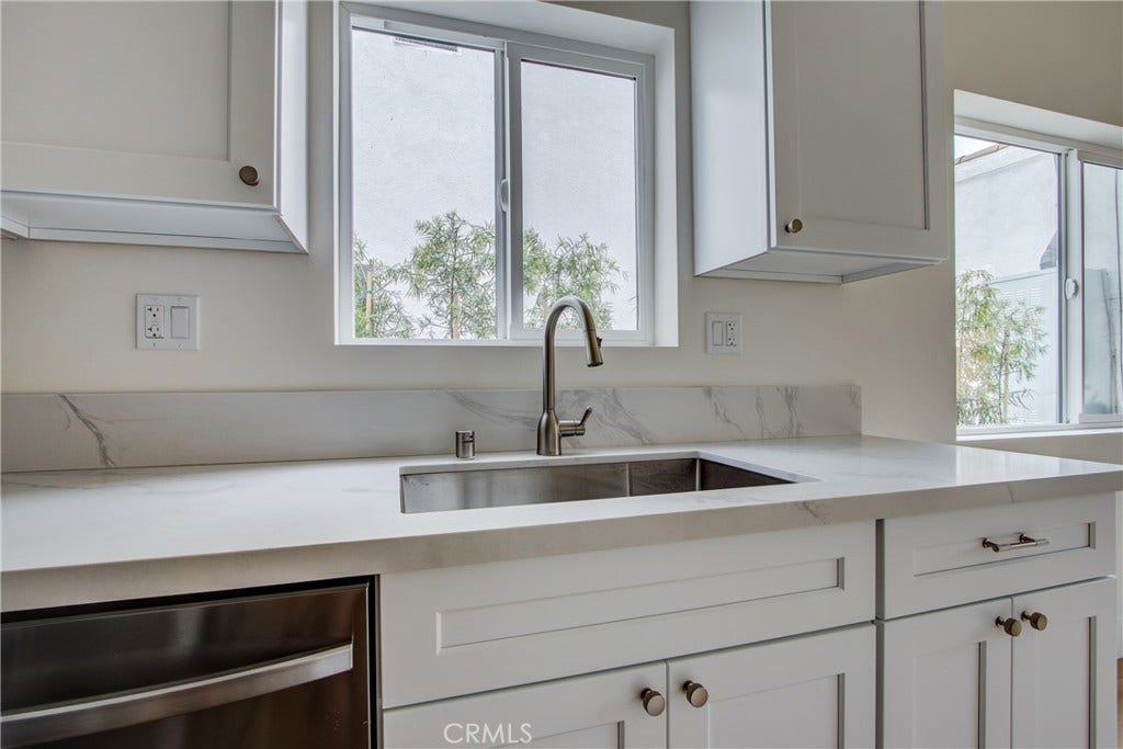 1050 S Plymouth, Los Angeles, CA 90019 1050 S Plymouth, Los Angeles, CA 90019