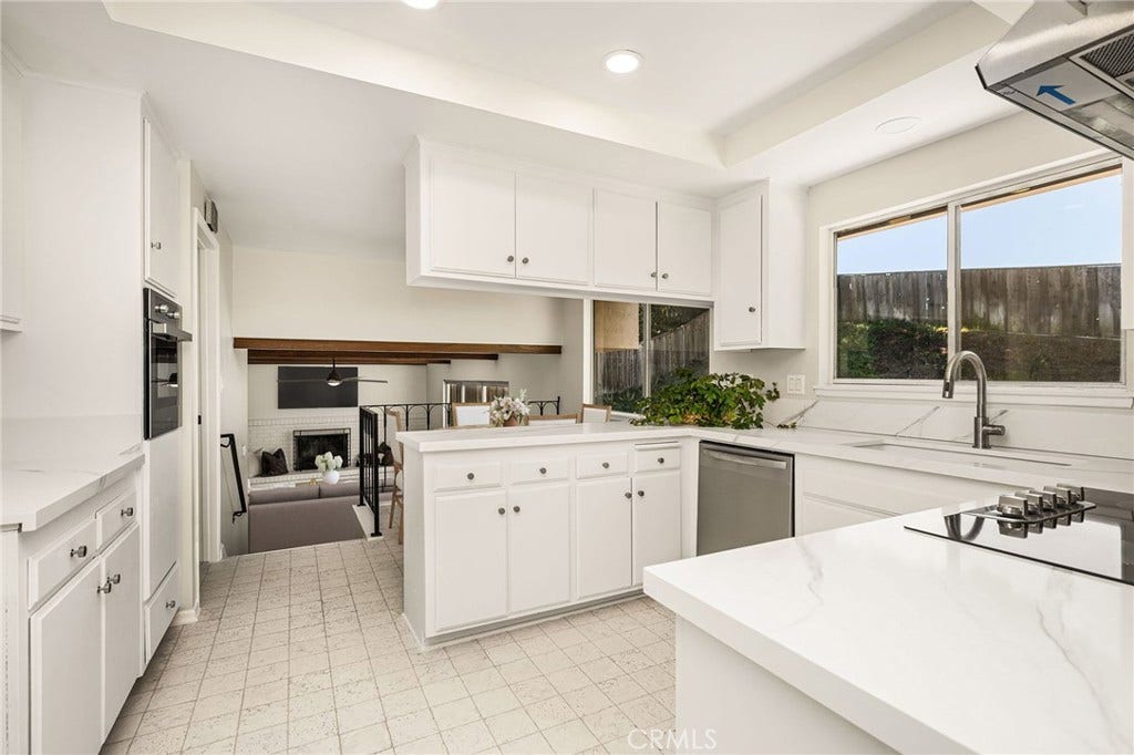 1877 Swan Circle, Costa Mesa, CA 92626