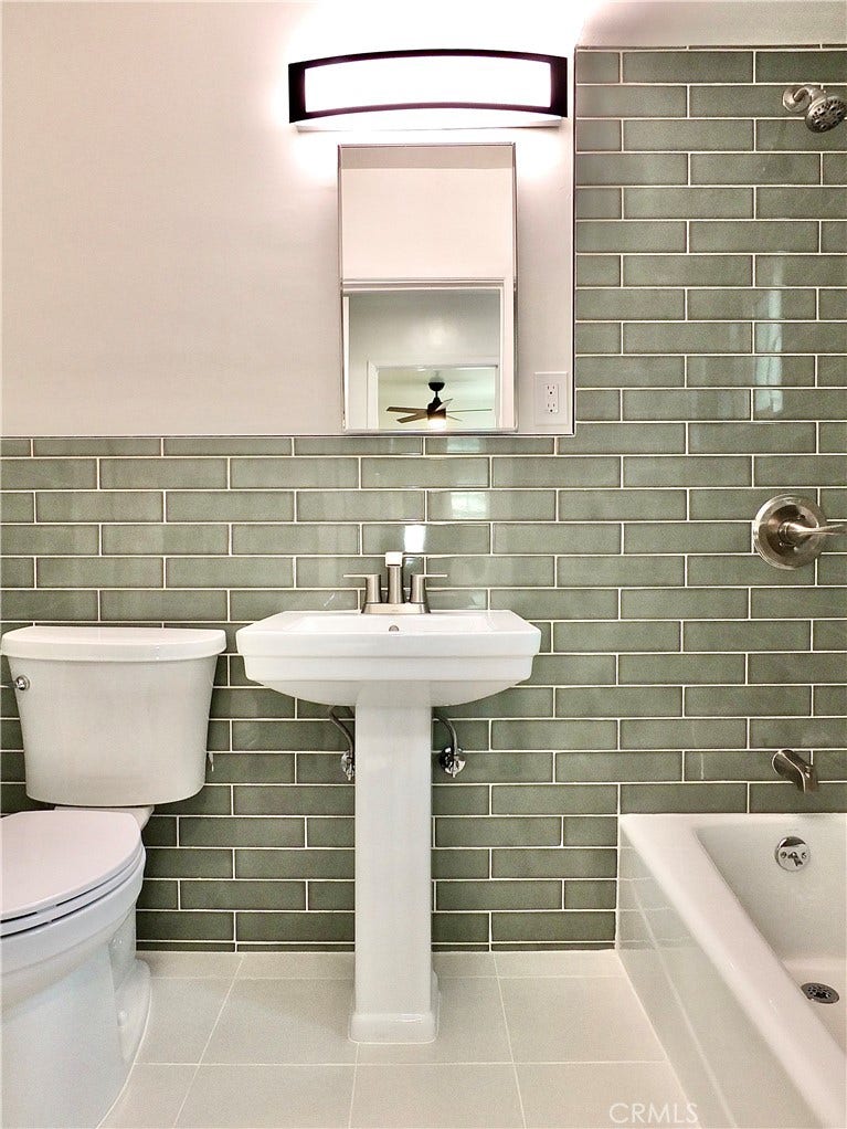 3726 Weston Place, Long Beach, CA 90807 and pedestal sink
