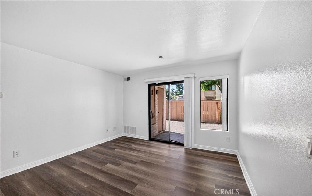 1315 Massachusetts Avenue, #103, Riverside, CA 92507 Actual livingroom