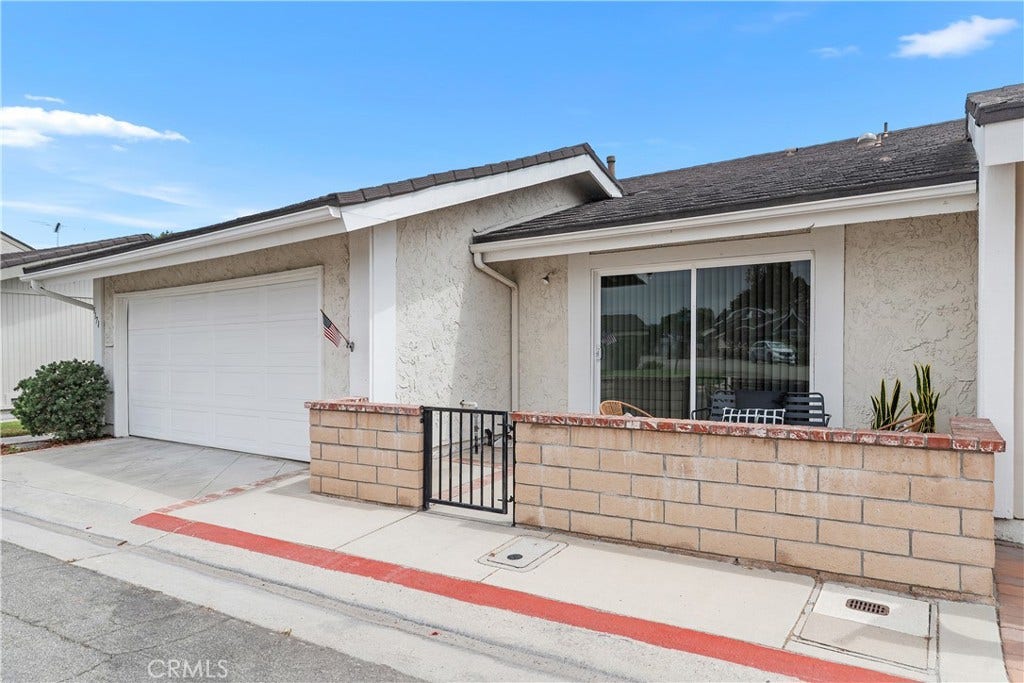 5171 Blackpool Road, Westminster, CA 92683 Primary bedroom patio