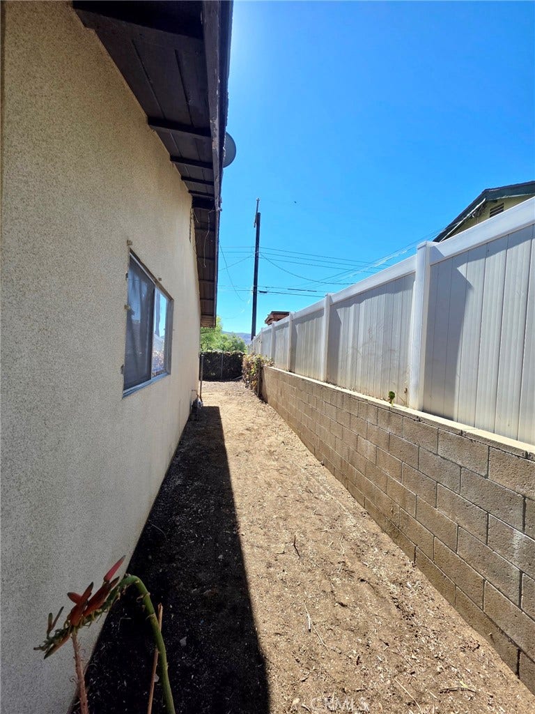 992 W Hoffer, Banning, CA 92220 992 W Hoffer, Banning, CA 92220